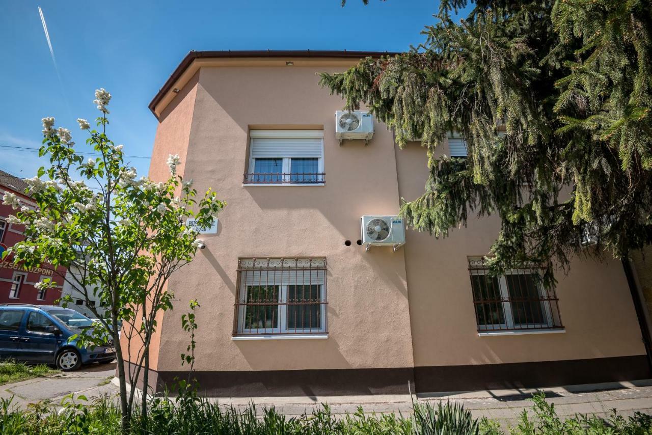 Mokka Apartman Segedin Dış mekan fotoğraf